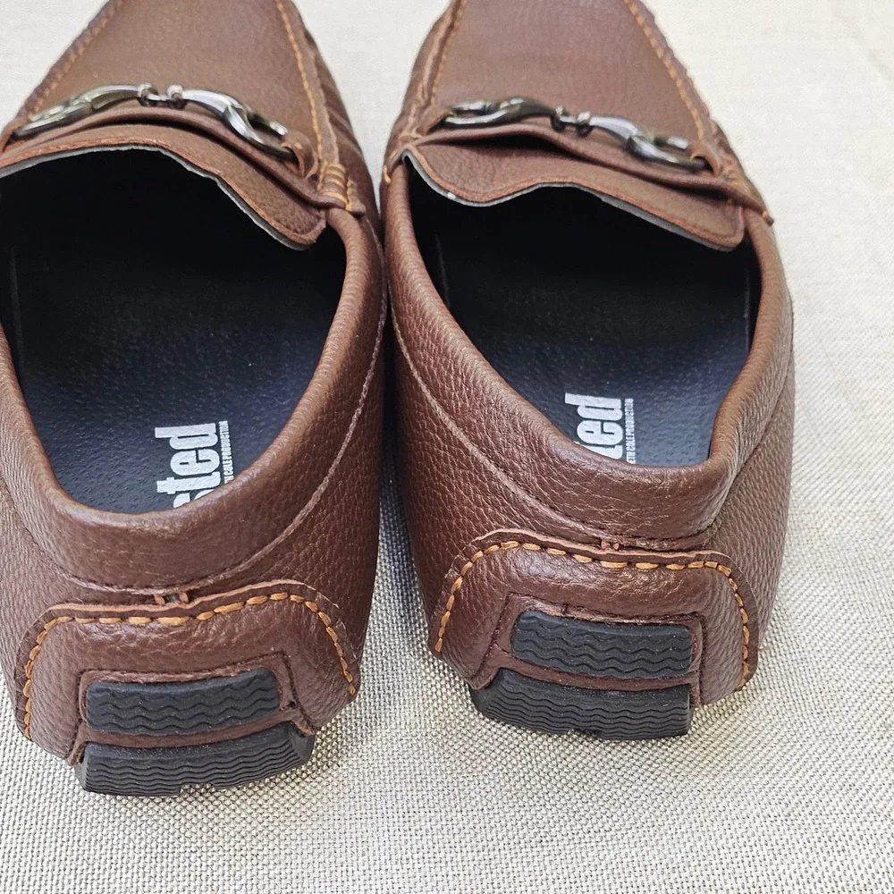 Kenneth Cole Unlisted minimal signs